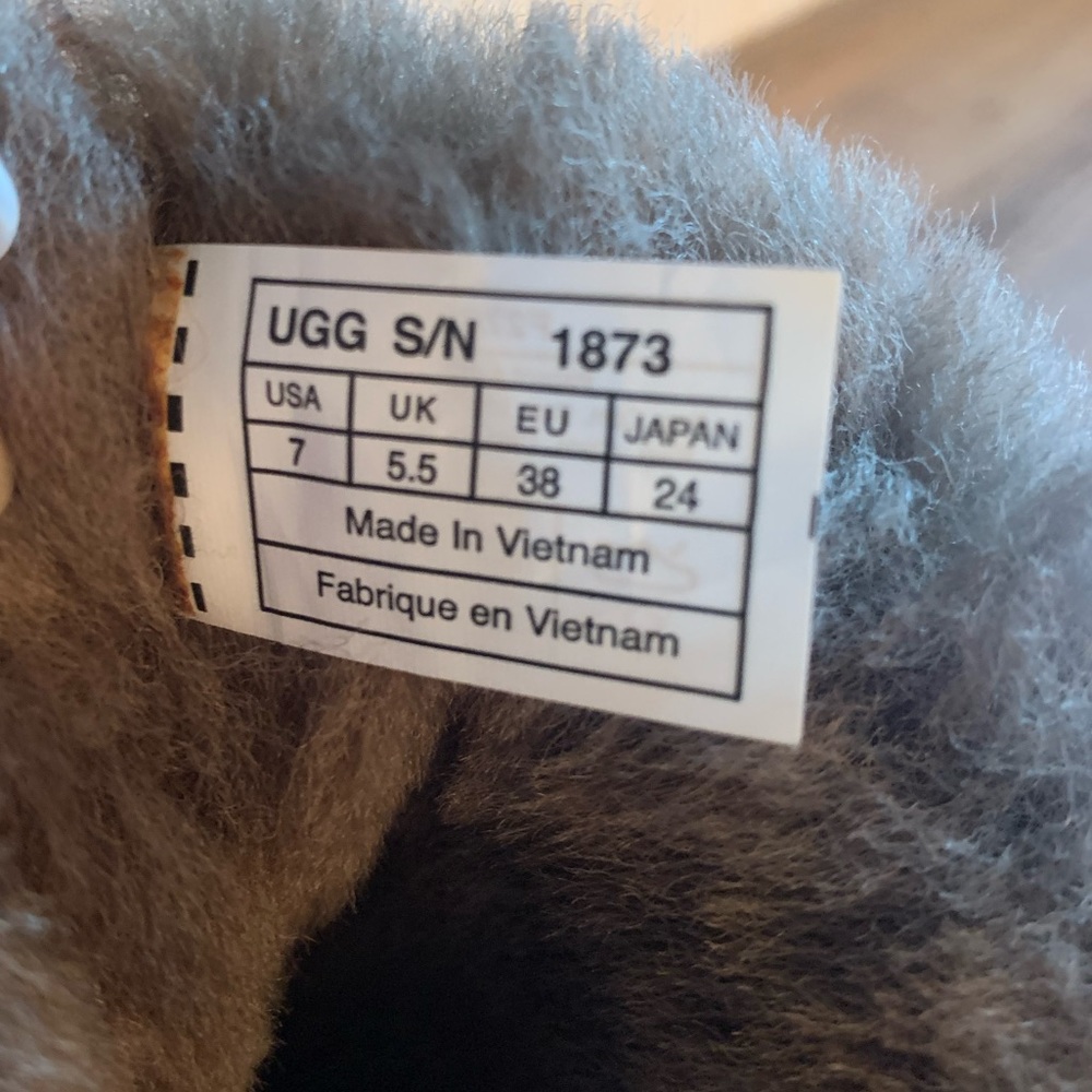 Ugg Bailey Three Button Women’s Boots - image 5